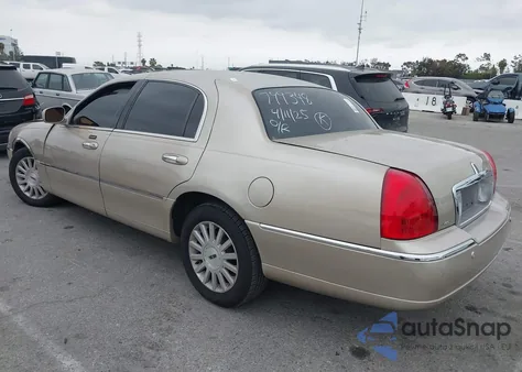 2005 Lincoln Town Car Signature from USA, damaged, VIN 1LNHM81W25Y666385